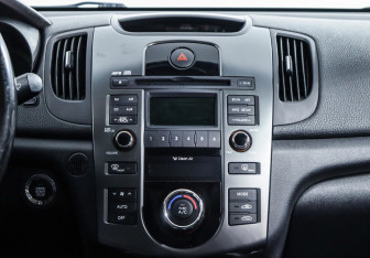 Подержанный автомобиль Kia Cerato Sedan 2012 года (10 фото)