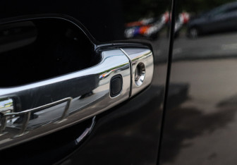 Подержанный автомобиль Toyota Land Cruiser Suv 2012 года (25 фото)