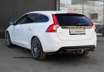 Подержанный автомобиль Volvo V60 2011 года (6 фото)