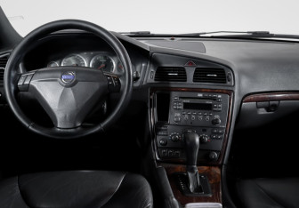 Подержанный автомобиль Volvo S60 2006 года (12 фото)