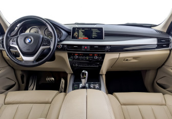 Подержанный автомобиль BMW X5 2014 года (14 фото)