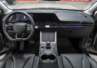 Подержанный автомобиль Omoda C5 2023 года (14 фото)