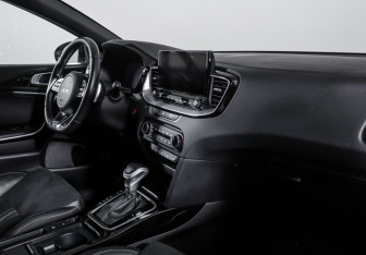 Подержанный автомобиль Kia Ceed Hatchback 2021 года (9 фото)