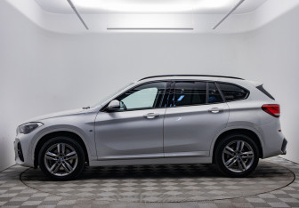 Подержанный автомобиль BMW X1 2021 года (8 фото)