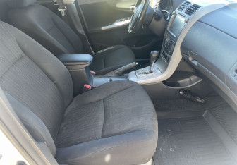 Подержанный автомобиль Toyota Corolla Sedan 2008 года (9 фото)
