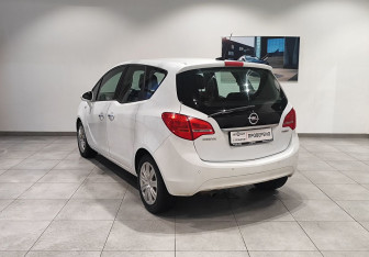 Подержанный автомобиль Opel Meriva 2012 года (7 фото)