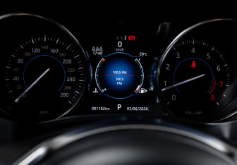 Подержанный автомобиль Jaguar F-Pace 2019 года (11 фото)