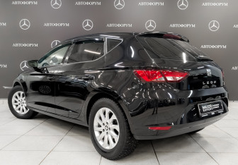 Подержанный автомобиль SEAT Leon Hatchback 2013 года (6 фото)