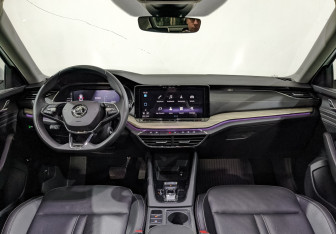 Подержанный автомобиль Skoda Octavia Liftback 2023 года (14 фото)