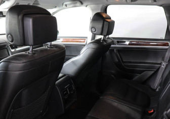 Подержанный автомобиль Volkswagen Touareg 2012 года (12 фото)