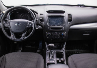 Подержанный автомобиль Kia Sorento 2014 года (13 фото)