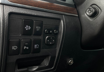 Подержанный автомобиль Toyota Land Cruiser Suv 2017 года (15 фото)
