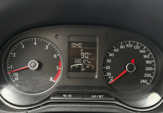 Подержанный автомобиль Volkswagen Polo Sedan 2015 года (12 фото)