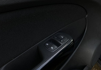 Подержанный автомобиль Opel Corsa 2009 года (15 фото)