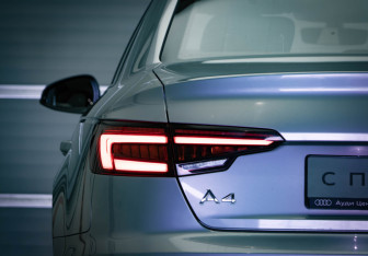 Подержанный автомобиль Audi A4 Sedan 2019 года (35 фото)
