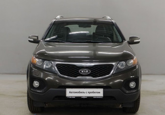 Подержанный автомобиль Kia Sorento 2012 года (2 фото)