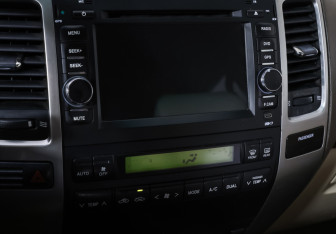 Подержанный автомобиль Toyota Land Cruiser Prado 2002 года (15 фото)