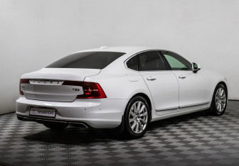 Подержанный автомобиль Volvo S90 2017 года (5 фото)