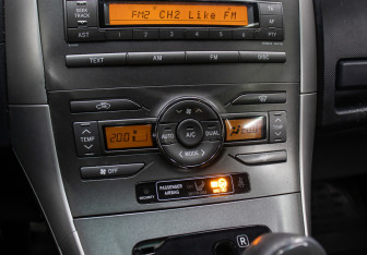 Подержанный автомобиль Toyota Auris Hatchback 2009 года (13 фото)