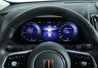 Подержанный автомобиль Hongqi HS3 2024 года (11 фото)