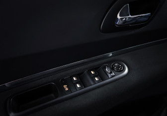 Подержанный автомобиль Peugeot 3008 2012 года (18 фото)