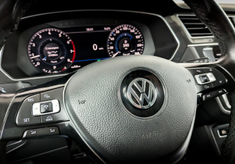 Подержанный автомобиль Volkswagen Tiguan 2018 года (26 фото)