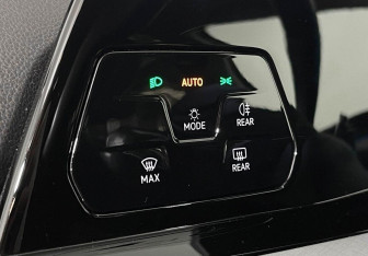 Подержанный автомобиль Volkswagen Golf Hatchback 2020 года (10 фото)