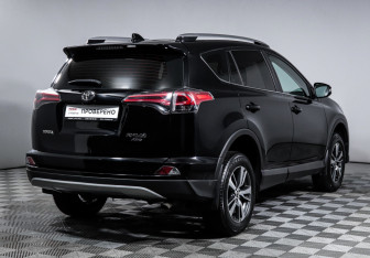 Подержанный автомобиль Toyota RAV4 2018 года (5 фото)