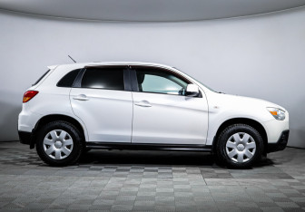 Подержанный автомобиль Mitsubishi ASX 2010 года (4 фото)