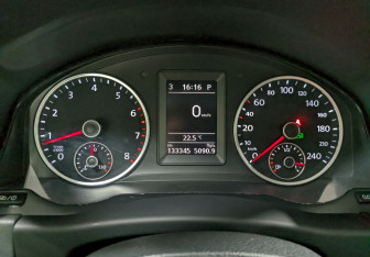 Подержанный автомобиль Volkswagen Tiguan 2014 года (25 фото)