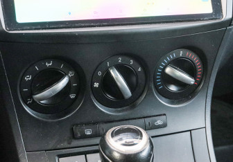 Подержанный автомобиль Mazda 3 Sedan 2013 года (15 фото)