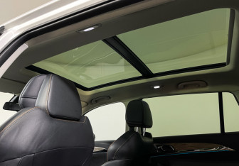 Подержанный автомобиль Skywell ET5 2022 года (14 фото)