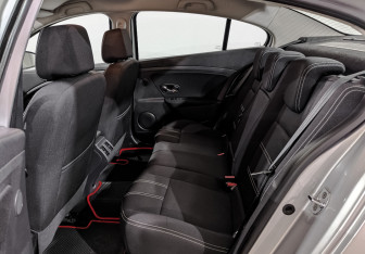 Подержанный автомобиль Renault Fluence 2014 года (18 фото)