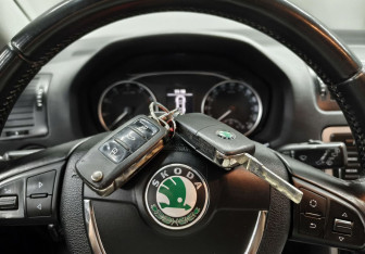 Подержанный автомобиль Skoda Octavia Liftback 2011 года (18 фото)