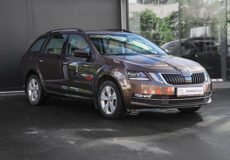 Подержанный автомобиль Skoda Octavia Wagon 2017 года (3 фото)