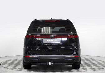 Подержанный автомобиль Kia Carnival 2020 года (6 фото)