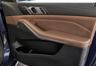 Подержанный автомобиль BMW X5 2020 года (25 фото)