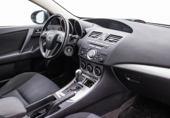 Подержанный автомобиль Mazda 3 Hatchback 2009 года (10 фото)