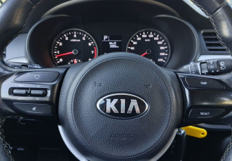 Подержанный автомобиль Kia Rio Hatchback 2018 года (13 фото)