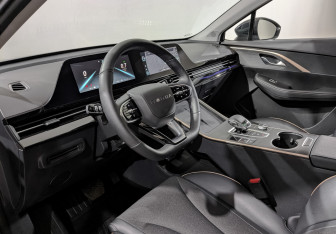 Подержанный автомобиль Omoda C5 2024 года (15 фото)
