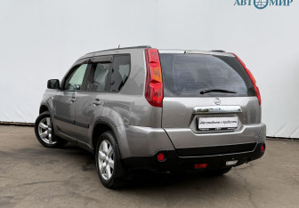Подержанный автомобиль Nissan X-Trail 2008 года (7 фото)