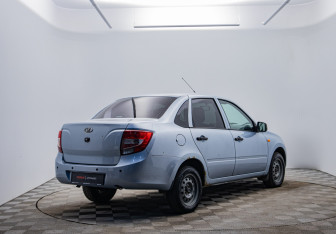 Подержанный автомобиль LADA (ВАЗ) Granta Sedan 2012 года (5 фото)
