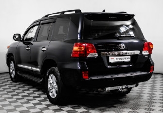 Подержанный автомобиль Toyota Land Cruiser Suv 2013 года (7 фото)