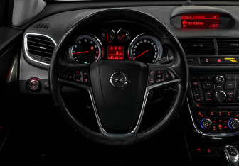 Подержанный автомобиль Opel Mokka 2013 года (11 фото)