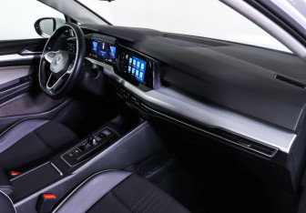 Подержанный автомобиль Volkswagen Golf Hatchback 2020 года (11 фото)