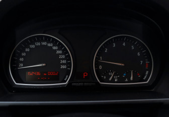 Подержанный автомобиль BMW X3 2008 года (12 фото)