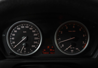 Подержанный автомобиль BMW X6 2009 года (11 фото)