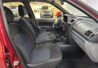 Подержанный автомобиль Renault Symbol 2007 года (10 фото)