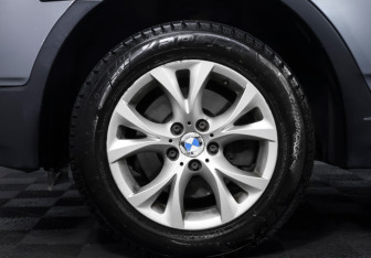 Подержанный автомобиль BMW X3 2010 года (16 фото)
