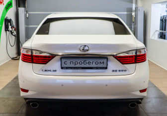 Подержанный автомобиль Lexus ES 2013 года (5 фото)